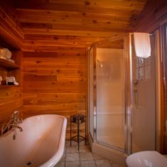 Cooper/Peyto Cabin Bathroom