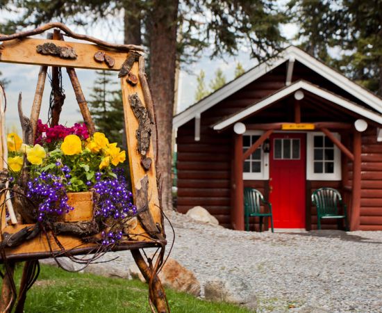 Cabins Suites Lake Louise Alberta Canada Paradise Lodge